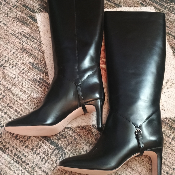 Elegant Black Women's Boots - Picture 2 of 4
